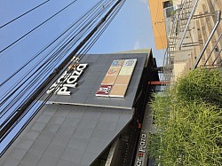 อำเภออรัญประเทศตั้งอยู่จังหวัดสระแก้วเป็นอำเภอที่มีชายแดนติดกับประเทศเพื่อนบ้านอรัญประเทศปิดกับปอยเปตประเทศกัมพูชาการค้าขายและผ่านแดนที่ตลาดโรงเกลือทำให้ที่นี่คนมากและมาจากใจใช้สอยทั้งคนไทยแลเพื่อนบ้านแลกเปลี่ยนสินค้า  แท็กซี่ไปอรัญประเทศ, แท็กซี่อรัญประเทศเข้ากรุงเทพฯ ,อรัญประเทศไปพัทยา ,พัทยาไปอรัญประเทศ ,อรัญประเทศไปเกาะช้าง,เกาะช้างไปอรัญประเทศ,อรัญประเทศไปขอนแก่น,อรัญประเทศไปโคราช,อรัญประเทศไปบุรีรัมย์,อรัญประเทศไปสุรินทร์,อรัญประเทศไปหัวหิน,อรัญประเทศไประยอง